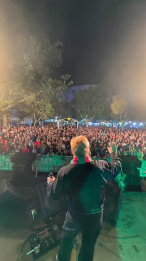 Herman José Instagram - Os coralistas mais profissionais do País reuniram-se disfarçados de público no meu espetáculo de Mem Martins / Algueirão. É a única explicação para tanta afinação. O @jacobcollier consta ter ficado a morrer de inveja! #onehermanshow @jfalgueiraomemmartins