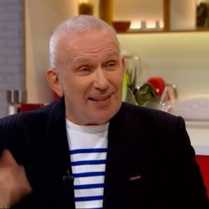 Herman José Instagram - A propósito de franceses de exceção disse De Gaule um dia “On ne fait rien de grand sans de grands hommes, et ceux-ci le sont pour l’avoir voulu.” Entrevistar um deles foi um privilégio. #caporcasa @rtppt @jeanpaulgaultier