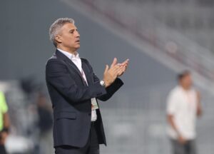 Hernán Crespo Instagram - Estoy muy contento con esta importante Victoria, ha sido un partido dificil. 
Estoy muy agradecido con los jugadores por el esfuerzo y la garra. Y porque todos y cada uno de ellos trabaja muy duro cada día para lograr nuestra mejor versión.

I am very happy with this important victory, it was a difficult match.
I am very grateful to the players for their effort and determination. And because each and every one of them works very hard every day to achieve our best version.