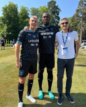 Hernán Crespo Instagram - Pasándola muy bien con @usainbolt en el entrenamiento y previa del partido que jugaremos el domingo en Old Trafford para @socceraid @unicef 
Todos juntos por los chicos.

Having a great time training and previewing the game at Old Trafford on Sunday for @socceraid @unicef 
All together for the kids.