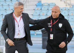 Hernán Crespo Instagram - Fin del partido
@duhailsc 1  vs @alwakrah_sc 0
Saludándonos con el Coach Márquez.

End of match
@duhailsc 1 vs @alwakrah_sc 0
Shaking hands with Coach Márquez.