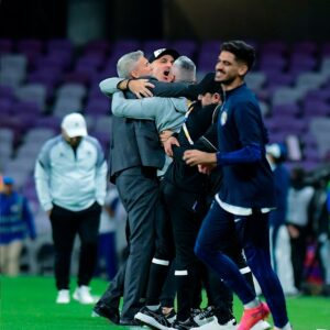 Hernán Crespo Instagram - Clasificados para los cuartos de Final de la Asian Champions League! Estoy muy orgulloso de todos los jugadores de @alainfcae 

Qualified for the quarter-finals of the Asian Champions League! I’m very proud of all @alainfcae players.