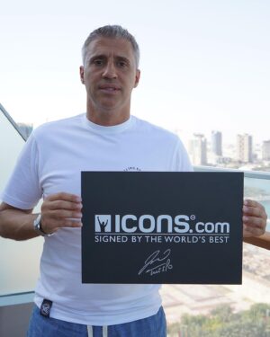 Hernán Crespo Instagram - Para celebrar el Derby della Madonnina de esta semana, regalo unos botines firmados por mí con @icons_memorabilia
 
Para tener la oportunidad de ganar este premio Tenes que seguir a @icons_memorabilia y etiquetar a un amigo en los comentarios.
 
Se aplican las condiciones generales. La semana que viene, @icons_memorabilia elegirá un ganador al azar. Mucha suerte!

To celebrate this week's Derby della Madonnina, I’m giving away a boot signed by me at my recent signing session with @icons_memorabilia!
 
To be in with a chance of winning this great prize, all you need to do is follow @icons_memorabilia and tag a friend in the comments.
 
Terms and conditions apply. A winner will be selected at random by @icons_memorabilia next week. Good luck!