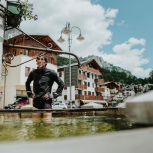 Hervé Barmasse Instagram - Supermaratona delle Dolomiti, in breve, è un percorso di bicicletta  su strada che affronta i più famosi passi delle Dolomiti per una distanza di 284 chilometri e un dislivello positivo di 8208 metri. L’idea nasce nasce dal voler mettersi in gioco (di professione sono un alpinista) percorrendo in un unico anello i 13 passi e i percorsi che dalla prima edizione di Maratona Delle Dolomiti (1987) a oggi sono stati il terreno di gioco di centinaia di migliaia di ciclisti. Dunque una sfida sportiva che  ripercorre la storia, incredibile, della più blasonata Gran Fondo Amatoriale su strada e che, allo stesso tempo, vuole rendere omaggio agli ideatori e alle tante persone che da anni lavorano per la riuscita di questo evento magico ed emozionante. E poi la voglia di rispondere alla domanda… È più diffcile scalare una montagna di 8000 metri o scalare 8000 metri di asfalto?  Risposta lunga che troverà spazio in un video nel quale, riprenderò tutte le domande ricevute su Strava e su IG come: le difficoltà maggiori? Come ti sei preparato? Quale allenamento consigli? Come ti sei nutrito durante il lungo sforzo? Nel frattempo la cosa più importante. Supermaratona aspetta tutti coloro amano la bici, la montagna e la voglia di mettersi in gioco. Non c’è bisogno di affrontare il percorso in giornata, lo si può fare anche in una settimana. L’importante sono l’esperienza e le emozioni che vivrete durante questo memorabile percorso. Info   link in bio

The Dolomites Supermarathon, in short, is a road cycling route that tackles the most famous passes of the Dolomites over a distance of 284 kilometers and a positive elevation gain of 8208 meters. The idea stems from the desire to challenge oneself (I am a professional mountaineer) by covering in a single loop the 13 passes and routes that, since the first edition of the Maratona Delle Dolomiti (1987) to today, have been the playground for hundreds of thousands of cyclists. 

#maratonadelledolomiti #dolomiti #bici #roadcycling #mountains #sport #passogiau #hervebarmasse 
Foto @celestevalentina_cs 
@maratonadolomites 
@enervitsport 
@pinarello_official 
@julbo_eyewear 
@fizikofficial 
@kask_sport 
@montura_official 
@scarpa_world