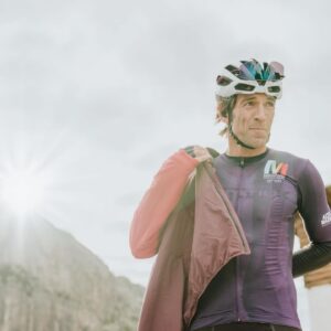 Hervé Barmasse Instagram - Supermaratona delle Dolomiti, in breve, è un percorso di bicicletta  su strada che affronta i più famosi passi delle Dolomiti per una distanza di 284 chilometri e un dislivello positivo di 8208 metri. L’idea nasce nasce dal voler mettersi in gioco (di professione sono un alpinista) percorrendo in un unico anello i 13 passi e i percorsi che dalla prima edizione di Maratona Delle Dolomiti (1987) a oggi sono stati il terreno di gioco di centinaia di migliaia di ciclisti. Dunque una sfida sportiva che  ripercorre la storia, incredibile, della più blasonata Gran Fondo Amatoriale su strada e che, allo stesso tempo, vuole rendere omaggio agli ideatori e alle tante persone che da anni lavorano per la riuscita di questo evento magico ed emozionante. E poi la voglia di rispondere alla domanda… È più diffcile scalare una montagna di 8000 metri o scalare 8000 metri di asfalto?  Risposta lunga che troverà spazio in un video nel quale, riprenderò tutte le domande ricevute su Strava e su IG come: le difficoltà maggiori? Come ti sei preparato? Quale allenamento consigli? Come ti sei nutrito durante il lungo sforzo? Nel frattempo la cosa più importante. Supermaratona aspetta tutti coloro amano la bici, la montagna e la voglia di mettersi in gioco. Non c’è bisogno di affrontare il percorso in giornata, lo si può fare anche in una settimana. L’importante sono l’esperienza e le emozioni che vivrete durante questo memorabile percorso. Info   link in bio

The Dolomites Supermarathon, in short, is a road cycling route that tackles the most famous passes of the Dolomites over a distance of 284 kilometers and a positive elevation gain of 8208 meters. The idea stems from the desire to challenge oneself (I am a professional mountaineer) by covering in a single loop the 13 passes and routes that, since the first edition of the Maratona Delle Dolomiti (1987) to today, have been the playground for hundreds of thousands of cyclists. 

#maratonadelledolomiti #dolomiti #bici #roadcycling #mountains #sport #passogiau #hervebarmasse 
Foto @celestevalentina_cs 
@maratonadolomites 
@enervitsport 
@pinarello_official 
@julbo_eyewear 
@fizikofficial 
@kask_sport 
@montura_official 
@scarpa_world