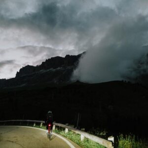 Hervé Barmasse Instagram - Supermaratona delle Dolomiti, in breve, è un percorso di bicicletta  su strada che affronta i più famosi passi delle Dolomiti per una distanza di 284 chilometri e un dislivello positivo di 8208 metri. L’idea nasce nasce dal voler mettersi in gioco (di professione sono un alpinista) percorrendo in un unico anello i 13 passi e i percorsi che dalla prima edizione di Maratona Delle Dolomiti (1987) a oggi sono stati il terreno di gioco di centinaia di migliaia di ciclisti. Dunque una sfida sportiva che  ripercorre la storia, incredibile, della più blasonata Gran Fondo Amatoriale su strada e che, allo stesso tempo, vuole rendere omaggio agli ideatori e alle tante persone che da anni lavorano per la riuscita di questo evento magico ed emozionante. E poi la voglia di rispondere alla domanda… È più diffcile scalare una montagna di 8000 metri o scalare 8000 metri di asfalto?  Risposta lunga che troverà spazio in un video nel quale, riprenderò tutte le domande ricevute su Strava e su IG come: le difficoltà maggiori? Come ti sei preparato? Quale allenamento consigli? Come ti sei nutrito durante il lungo sforzo? Nel frattempo la cosa più importante. Supermaratona aspetta tutti coloro amano la bici, la montagna e la voglia di mettersi in gioco. Non c’è bisogno di affrontare il percorso in giornata, lo si può fare anche in una settimana. L’importante sono l’esperienza e le emozioni che vivrete durante questo memorabile percorso. Info   link in bio

The Dolomites Supermarathon, in short, is a road cycling route that tackles the most famous passes of the Dolomites over a distance of 284 kilometers and a positive elevation gain of 8208 meters. The idea stems from the desire to challenge oneself (I am a professional mountaineer) by covering in a single loop the 13 passes and routes that, since the first edition of the Maratona Delle Dolomiti (1987) to today, have been the playground for hundreds of thousands of cyclists. 

#maratonadelledolomiti #dolomiti #bici #roadcycling #mountains #sport #passogiau #hervebarmasse 
Foto @celestevalentina_cs 
@maratonadolomites 
@enervitsport 
@pinarello_official 
@julbo_eyewear 
@fizikofficial 
@kask_sport 
@montura_official 
@scarpa_world
