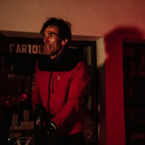 Hervé Barmasse Instagram - Supermaratona delle Dolomiti, in breve, è un percorso di bicicletta  su strada che affronta i più famosi passi delle Dolomiti per una distanza di 284 chilometri e un dislivello positivo di 8208 metri. L’idea nasce nasce dal voler mettersi in gioco (di professione sono un alpinista) percorrendo in un unico anello i 13 passi e i percorsi che dalla prima edizione di Maratona Delle Dolomiti (1987) a oggi sono stati il terreno di gioco di centinaia di migliaia di ciclisti. Dunque una sfida sportiva che  ripercorre la storia, incredibile, della più blasonata Gran Fondo Amatoriale su strada e che, allo stesso tempo, vuole rendere omaggio agli ideatori e alle tante persone che da anni lavorano per la riuscita di questo evento magico ed emozionante. E poi la voglia di rispondere alla domanda… È più diffcile scalare una montagna di 8000 metri o scalare 8000 metri di asfalto?  Risposta lunga che troverà spazio in un video nel quale, riprenderò tutte le domande ricevute su Strava e su IG come: le difficoltà maggiori? Come ti sei preparato? Quale allenamento consigli? Come ti sei nutrito durante il lungo sforzo? Nel frattempo la cosa più importante. Supermaratona aspetta tutti coloro amano la bici, la montagna e la voglia di mettersi in gioco. Non c’è bisogno di affrontare il percorso in giornata, lo si può fare anche in una settimana. L’importante sono l’esperienza e le emozioni che vivrete durante questo memorabile percorso. Info   link in bio

The Dolomites Supermarathon, in short, is a road cycling route that tackles the most famous passes of the Dolomites over a distance of 284 kilometers and a positive elevation gain of 8208 meters. The idea stems from the desire to challenge oneself (I am a professional mountaineer) by covering in a single loop the 13 passes and routes that, since the first edition of the Maratona Delle Dolomiti (1987) to today, have been the playground for hundreds of thousands of cyclists. 

#maratonadelledolomiti #dolomiti #bici #roadcycling #mountains #sport #passogiau #hervebarmasse 
Foto @celestevalentina_cs 
@maratonadolomites 
@enervitsport 
@pinarello_official 
@julbo_eyewear 
@fizikofficial 
@kask_sport 
@montura_official 
@scarpa_world