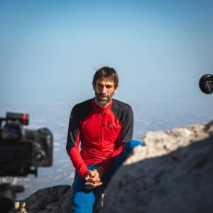 Hervé Barmasse Instagram - #gransasso - Vivere l’essenza e la purezza della montagna senza alcun tipo di compromesso lasciandosi guidare dall’istinto e facendosi trasportare dalle emozioni. Per la mia prima visita al Gran Sasso ho provato a immedesimarmi in Francesco De Marchi e i suoi compagni, quando, nel 1573 salirono quella che allora si pensava fosse la montagna più alta d’Italia. Una storia incredibile, un’ascensione visionaria, la più grande testimonianza di un alpinismo ispirato dalla passione per l’avventura e per l’esplorazione.
Corno Grande, il film di Luca Cococcetta nel 2024 nei migliori cinema.  Grazie a L’Aquila e a tutto l’Abruzzo per avermi dato la possibilità di far parte di questo grande progetto. Di avermi fatto vivere il grande amore che avete per la vostra / nostra montagna. 

Experience the essence and purity of the mountains without any kind of compromise, letting yourself be guided by instinct and carried away by emotions. For my first visit to Gran Sasso I tried to identify with Francesco De Marchi and his companions, when, in 1573, they climbed what was then thought to be the highest mountain in Italy. An incredible story, a visionary ascension, the greatest testimony of mountaineering inspired by the passion for adventure and exploration.
Corno Grande, a film by Luca Cococcetta out in 2024, in the best cinemas.

Grazie a @visionifuturefilm a @lucacococcetta a Luca Cococcetta @eye_on_laquila a Roberto Parisse @babuz_parisse a Mauro Pagliai @mauro_pagliai a Federico Martusciello @federico_martusciello e Luca Parisse @lucarisk4sport a “Lupo” a zio Piero per queste giornate indimenticabili. E poi a Igor e Lucia per l’ospitalità.
#abruzzo #montagna #soloclimbing #hervebarmasse #mountain #alpinism 
#apennini #italia 

@montura_official @scarpaspa @vibram @enervitsport @cervinoskiparadise @grivel @julbo_eyewear @kaestleski @atkbindings