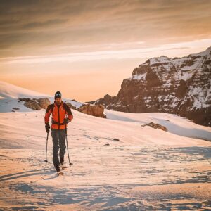 Hervé Barmasse Instagram - In montagna ho corso a perdifiato, 
vissuto il brivido della vertigine, sfidato i miei limiti, compreso il valore del successo attraverso un fallimento, 
la condivisione attraverso la solitudine.
Ho visitato luoghi remoti, camminato su terre inesplorate, incontrato persone incredibili. Ma soprattutto ho imparato l’importanza della libertà. 
Libertà di scegliere il proprio cammino, di scegliere le cose per cui vale la pena lottare, credere, vivere. Di scegliere la propria via… Per farlo al meglio, al mio fianco, da oggi  c’è Montura. 
Montura è brand iconico, italiano, che da sempre è impegnato nell’innovazione dei prodotti outdoor ma è anche un marchio che cerca di rendere accessibile la montagna e la cultura a tutti. Senza distinzione. Nel DNA di Montura c’è divulgazione, interazione ed integrazione tra uomo e natura, tra le terre alte del nostro pianeta ed i popoli che le abitano. 
Grazie Montura per questa occasione. 
Ora inizia una nuova e grande avventura!!!

I ran at breakneck speed, lived the thrill of vertigo, challenged my limits, including the value of success through failure, sharing through solitude. I visited remote places, walked on uncharted lands, met amazing people.
But above all I learned the importance of freedom. Freedom to choose your own path, to choose the things for which it is worth fighting, believing, living. To choose your own path...
To do it in the best possible way, Montura is by my side starting from today. Montura is an iconic Italian brand that has a long history of innovation in the outdoor industry and a commitment to bringing the mountains and culture to all people. Without distinction. In Montura's DNA there is sharing, interaction and integration between man and nature, between the high lands of our planet and the inhabitants who call them home. Thank you Montura for this opportunity. A brand-new, exciting adventure has just begun!

@montura_official 
@kaestleski 
@atkbindings 
#mountain #alpinism #climbing #ski #dolomiti #alps
