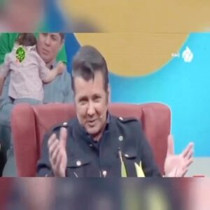 Hesam Navabsafavi Instagram - هو الوکیل: عید غدیر را به همه شیعیان خصوصا سادات محترم تبریک میگویم.امیدورام برکات این عید شامل همه مردم بشود و وضع اقتصادی مردم عزیزم ایران رو به بهبود رود .در خصوص هفته قوه قضاییه با تاخیر آرزوی من اینست :که به حدی از شکوفایی اقتصادی برسیم که تمام قضات و مقامات قضایی ،کارمندان زحمتکش دستگاه عدلیه و ظابطین قضایی مانند خیلی از کشورها دارای چک سفید امضا باشند .در خصوص طرح جناب آقای عبدلیان پور که هیچ مظلومی بدون وکیل نباشد آرزوی مرحوم پدرم بود که توسط ایشان به تحقق پیوست، که تمامی زحمات این طرح به عهده ایشان در سراسر کشور است، آیا فقط باید اشخاص پولدار دارای وکیل باشند؟؟ اشخاصی که واقعا توانایی گرفتن وکیل ندارند میتوانند از این طرح استفاده نمایند.سید حسام نواب صفوی وکیل پایه یک دادگستری تهران عید غدیر سال یکهزارو چهارصدو دو#عیدغدیرخم_عیدولایت_برهمگان_مبارک🌹#مرکز_وکلای_قوه_قضائیه#حسن_عبدلیان_پور#سید_حسام_نواب_صفوی#پخش_زنده#مصطفی_امامی#