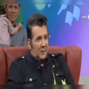 Hesam Navabsafavi Instagram - با سلام: اعتراف میکنم من هیچ بازی جز شطرنج آن هم در دوران نوجوانی که بازی میکردم بلد نیستم ولی  چالش گل یا پوچ برایم جالب بود . حسام نواب صفوی#حسام_نواب_صفوی#گل_یا_پوچ😁👊✋