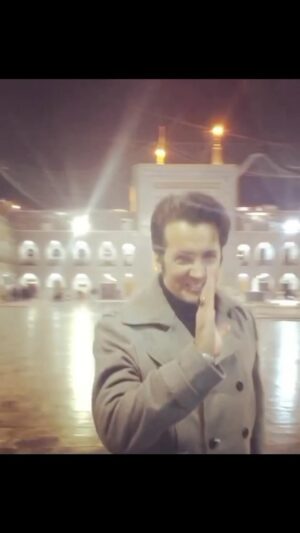 Hesam Navabsafavi Instagram - هوالعزیز: قرار بودمیلاد امام رضا(ع) را به شکل دیگر در خدمت مردم عزیز باشم .از حادثه دلخراش اخیر بهت زده ام.توضیحا:عکسهای فوق در طی سالهای متفاوت میباشد.#حرم_مطهر_امام_رضا_علیه_السلام#سید_حسام_نواب_صفوی