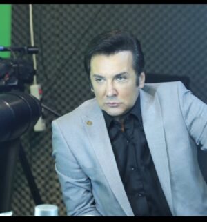 Hesam Navabsafavi Instagram - تصویر در تصویر :عکسی در حال پخش زنده#حسام_نواب_صفوی