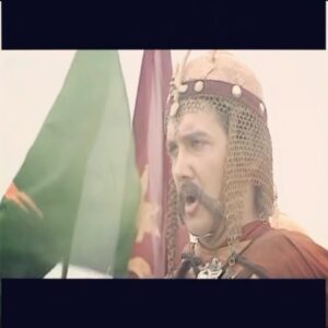 Hesam Navabsafavi Instagram - هو الوکیل: روز ملی خلیج فارس بر تمام ایرانیان مبارک باد: زمانی خلیج فارس و جزایر اطراف آن در چنگال دولتهای اسپانیا ، پرتغال ،و انگلستان  بود امامقلی خان سردار عصر صفوی با درایت خود با دولت انگلستان قراردادی منعقد کرد تا بتواند از قوای بحریه(نیروی دریایی)انگلستان استفاده کند و توانست قوای اسپانی و پرتغال را با رشادت از ایران بیرون کند، بعد از آن با بهانه ای برخلاف همیشه قوای انگلستان هم بیرون کرد و خلیج همیشه فارس شد .من نزدیک به یکسال و سه ماه تمام فکرم ایفای نقش این سردار بزرگ بود .زنده باد خلیج همیشگی فارس .سید حسام نواب صفوی .این شعر از زنده یاد عمویم نواب صفا:ای خلیج فارس جاویدان تویی
مظهر ایرانی و ایران تویی
اشک ما خود قطره ی دریای توست
تا سری داریم ، خاک پای توست
صخره ی تو پیکر پولاد ما
ای وجودت مایه ی ایجاد ما
شوری آبت ز اشک شور ماست
موج هایت ، اوج شوق و شور ماست
کی گذاریمت جدا از ما شوی
تا جهان باقیست ، کی تنها شوی
چون تن تو پاره ای از جان ماست
بی تو بی جان ، پیکر ایران ماست
بی تو هرگز مادر میهن مباد
بی تو زنده در ایران زمین یک تن مباد. نواب صفا#خلیج_همیشه_فارس#حسام_نواب_صفوی#امامقلی_خان#روز_ملی_خلیج_فارس