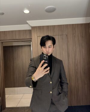 Hideo Ishiguro Instagram - スーツを新調しました。　男の方にオススメです。
@order_suit_david_layer 
@iam_suitman_david 
いつもありがとうございます。
出会いに感謝🙏