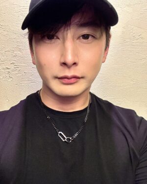 Hideo Ishiguro Instagram - Thank you for @swarovski  JP🇯🇵 @ms0615 
I've always wanted it🫶