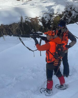 Hideo Ishiguro Instagram - 狩猟生活
最高に良い経験が出来た2日間でした。
自然の厳しさ、雪山のこわさも感じつつ（雪崩もありました。）、喋ると獣が逃げるので静寂の中、鹿や猪探す時間は最高に刺激的でした。
ありがとうございました。
温泉浸かって、癒されます。
#狩猟
#狩猟生活
#雪山
#歩行距離20キロ