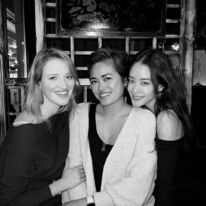 Highdee Kuan Instagram - om weer eendelijk terug te zijn in nederland, en dan nog wel om onze show te promoten en over representatie te kunnen praten, fans ontmoeten, vrienden zien, was echt een van de meest bijzondere momenten- een full circle moment die ik nooit zal vergeten. 

a big thank you to to @netflixnl   @panasiancollective for hosting such an incredibly thoughtful panel event and press junket in the country i grew up in and to meet so many of you was so lovely. i get chills. oh and i got to eat all my fav childhood snacks?? geweldig. x