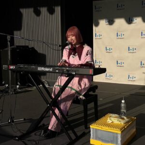 Hikari Codama Instagram - .
.
.
2023.12.2
@タワーレコードららぽーと立川立飛店

2部ともリリイベ無事終了しました！
ありがとうございました❤️‍🔥❤️‍🔥

初めましての方も
沢山足を運んでくれて嬉しかったです🥲

そして愛ある大展開も
本当にありがとうございます…
またぜひ歌いに行かせてください💪

ラストは公開リハ中のなんとも微笑ましい
お子さんたちリスナーのお写真📸笑

明日は大阪💨がんばるどー！！！

#小玉ひかり_ドラ恋
#小玉ひかり
#ドラマチックに恋したい