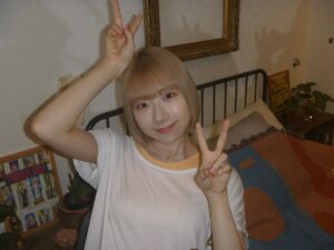 Hikari Codama Instagram - ＼\ 新曲デジタルリリースまであと3日‼️/／

「言わない」5月17日(金)0時解禁です！
Music Videoは同日22時にプレミア公開🫶

スペシャルゲストとしてあのお方に
出演していただきました…！！🔥

超絶お楽しみに🙊🙊

#小玉ひかり_言わない