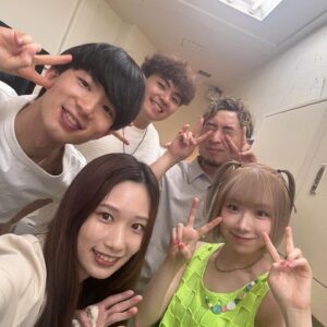 Hikari Codama Instagram - .
.
.
2024.6.8@渋谷WWW

someiさんとのツーマンライブ
ありがとうございました！！❤️‍🔥

バンド編成で #こだまつり2024
超楽しく締めくくれました！
みんなのおかげ！ありがとう❕

正直、楽しすぎてパワーを使いすぎて
悔しい思いの部分もあるのですが、！、！！
体力つけてこ2024という気持ち👼🏻
でも、それくらいの全力を出し切れたステージでした！
ありがとう！

someiさんの伸びやかな歌声は本当に魅力的で
沢山学ぶ部分があって、刺激をいただきました！
同じ事務所のゆいに！(笑)のシンガーソングライターとして
邁進していきたい！ね！

そしてそして！MCでも話しましたが、
近々嬉しいお知らせありです。。。。
どどんとお知らせします。
お楽しみに！！🔥

感想も待ってます🫶

改めて #こだまつり2024 完走させてくれてありがとう！
来てくれた人、関わってくれた全ての皆様に
感謝申し上げます！❤️‍🔥

これからもよろしくね！！

💄 @yukanamitsu 

M1.ドラマチックに恋したい
M2.ブルーリバイバル
M3.キミ細胞
M4.今夜君と、
M5.言わない
M6.LOVEとPEACE
M7.いやになっちゃったときの唄
M8.星の涙
M9.ソーダ
M10.ぱーふぇくと

#こだソメ
#小玉ひかり
#somei