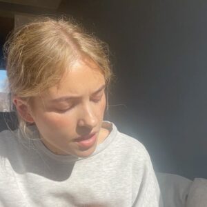 Hilde Skaar Instagram - MULTIPLE SONG REVEALS✨
Some of you guessed it!!!!!
But who are the features?!?!?