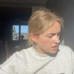 Hilde Skaar Instagram - MULTIPLE SONG REVEALS✨
Some of you guessed it!!!!!
But who are the features?!?!?