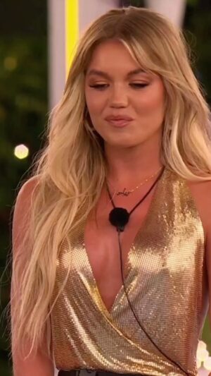 Hilde Skaar Instagram - «As Far As We Go» on @loveisland !!!! Some big drums and sad vocals for THE DRAAAMAAA!!!! 

#loveisland #loveislanduk
