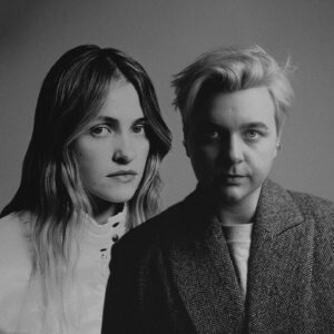 Hilde Skaar Instagram - Some of you guessed it 🤝✨
«Follow your heart» feat. @hillarialison 
«Obscene» feat. @kerstinljungstrom 
OUT 29.3 🫀🫀