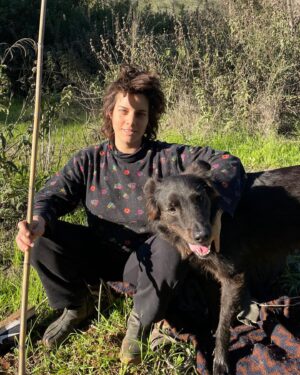 Hili Yalon Instagram - 🖤סטייק לנמר השחור ועוד סטייק לנמר השחור וכך מיום הולדתי חוזרת למולדתי התעללותי לא עוד כי השנה אספיד את שאריות השחור ואל הצבעים אצעד אם הקבלה של השחור החיים עצמם 🖤. תודה פרו תנוח על משכבך בשלום אוהבת אותך