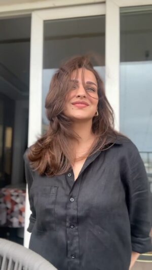 Himanshi Khurana Instagram - Kya kru ?