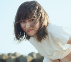 Himena Tsukimiya Instagram - 最近、「ひめちゃんって結局何者なの？」なんて話しをしていただくことが増えたので、ここで一度自己紹介！

1人でも多くの方の明日を生きる活力になりたい。

その様に思う様になったきっかけは高校生の頃の実体験がもとになっています。

高校生の頃にTwitterで、私のある投稿がバズったことをきっかけに街に出ると声をかけて頂く事が増えていきました。
そんな時、一人の女の子に出会いました。すごく興奮した様子で「写真を撮ってください！」と声をかけてくれたので、その子のことは記憶に残っていました。
その日の夜、「今日すごく落ち込んでいたんだけど、ひめちゃんにあって本当に元気が出ました！！明日からも頑張れます！」なんてコメントをくれたんです！
それが本当に嬉しくて、私も誰かに活力を与える存在になれるんだと思う様になりました！

この経験から、私は常に「この行動は誰かに活力を与えられるか？」と自分に問いながら日々生きるようになりました。

なので役者のお仕事だけに限定するのではなく、
様々な事業や活動を通して一人でも多くの人の笑顔のきっかけを作りたいと思っています！！！

そして最近は自分のカフェを作る為準備中。年内を目指しています😳😳😳

もっともっともっっと詳しいことはnoteを投稿したのでよかったら読んでみてください😊

noteはハイライトから！

#搗宮姫奈 #役者 #カフェ #japanesegirl #japaneseactress #japanesecafe