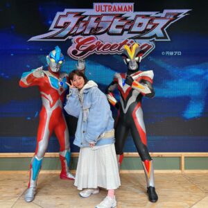 Himena Tsukimiya Instagram - ULTRAMAN NEW GENERATION THE LIVE ブレーザー編　行ってきました！！！！

隣でウルトラショットやっててギンガとビクトリーと写真撮らせてもらって興奮が鳴り止まないです🥹🥹🥹

アリオ八尾にめちゃくちゃウルトラマンもいてびっくり！
小さいお友達たちの楽しそうな声に私までニヤニヤしてしまいました🫶😂

#ウルトラマンブレーザー #ウルトラマン #テレビ東京 #ブレーザー #ウルトラザライブ #隊員 #特撮 #円谷 
#エミの日常 #アオベエミ #搗宮姫奈
 #ultraman  #ultraman_blasar #ultramanblasar #bandai #JAPAN #tsuburaya  #emiaobe #japaneseactres #tokusatsu #himenatsukimiya #超人力覇王 #奥特曼 #超人再現 #อุลตร้าแมน #울트라맨