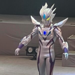 Himena Tsukimiya Instagram - ULTRAMAN NEW GENERATION THE LIVE ブレーザー編　行ってきました！！！！

隣でウルトラショットやっててギンガとビクトリーと写真撮らせてもらって興奮が鳴り止まないです🥹🥹🥹

アリオ八尾にめちゃくちゃウルトラマンもいてびっくり！
小さいお友達たちの楽しそうな声に私までニヤニヤしてしまいました🫶😂

#ウルトラマンブレーザー #ウルトラマン #テレビ東京 #ブレーザー #ウルトラザライブ #隊員 #特撮 #円谷 
#エミの日常 #アオベエミ #搗宮姫奈
 #ultraman  #ultraman_blasar #ultramanblasar #bandai #JAPAN #tsuburaya  #emiaobe #japaneseactres #tokusatsu #himenatsukimiya #超人力覇王 #奥特曼 #超人再現 #อุลตร้าแมน #울트라맨