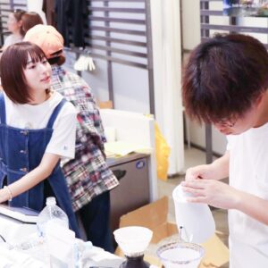 Himena Tsukimiya Instagram - 渋谷モディ1階でやっているポップアップストア、
大大大大盛況すぎて
持ってきた４つの豆のうち3つ完売してしまいました😭😭😭

急ピッチで焙煎をお願いしているのですが間に合うか否か…

それもこれも皆さんの愛のおかげです。
全力で受け取った愛を500倍にして返す！！！！

そんなイベントになっていて毎日幸せです。
コーヒーを通して広がる縁と愛の循環を毎日見ている感覚です…

皆さんの顔を見て私も頑張ろうってなる。

いつもありがとうございます！！！

6/5までやってるのでぜひ遊びにきてね😳😳😳✨✨✨
（コーヒーはなんとかします!笑）

【開催情報】
期間：2024年5月30日（木）～6月5日（水）
営業時間：11:00～20:00（初日は19:00まで、最終日は15:00まで）
場所：渋谷モディ1階 SHIBUYA BASE