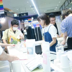 Himena Tsukimiya Instagram - 渋谷モディ1階でやっているポップアップストア、
大大大大盛況すぎて
持ってきた４つの豆のうち3つ完売してしまいました😭😭😭

急ピッチで焙煎をお願いしているのですが間に合うか否か…

それもこれも皆さんの愛のおかげです。
全力で受け取った愛を500倍にして返す！！！！

そんなイベントになっていて毎日幸せです。
コーヒーを通して広がる縁と愛の循環を毎日見ている感覚です…

皆さんの顔を見て私も頑張ろうってなる。

いつもありがとうございます！！！

6/5までやってるのでぜひ遊びにきてね😳😳😳✨✨✨
（コーヒーはなんとかします!笑）

【開催情報】
期間：2024年5月30日（木）～6月5日（水）
営業時間：11:00～20:00（初日は19:00まで、最終日は15:00まで）
場所：渋谷モディ1階 SHIBUYA BASE
