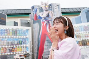 Himena Tsukimiya Instagram - たまっっったまサービスエリアに寄ったら出逢ってしまいました！！！！！！！

これぞ、運命。💙🩶❤️💛

#ウルトラマンゼロ #搗宮姫奈 #推し #私の推し