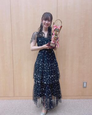 Hina Suguta Instagram - 第8回アニラジアワードにて、
最優秀男女ラジオ賞を「その着せ替え人形はラジオをする」がいただきました✨

ありがとうございます！！

まだまだ愛されているんだなぁと嬉しい気持ちでいっぱいです！

アーカイブはYouTubeで聞けるので、ずっと楽しんで聞いてほしいです！

久しぶりに着せ恋＆着せラジチームに会えて嬉しかったし楽しかった〜🎶
本当に大好きなチームなのです！！！
みんなでずっと喋ってました。
復活したら2時間コースかな💭

いつか復活の日を夢みて…💫

#アニラジアワード #着せ恋 #着せラジ