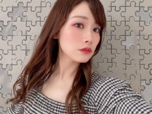 Hina Suguta Instagram - キラキラきゅるん✨
"純欲メイク"というものをメイクさんがしてくれた💄
初耳だったのだけれど、流行りにリアタイ(できた気がする)！
基本メイクはいつもお任せだから、いろんな顔をみんなにはお届けしてる気がします！
いつも大変身させてくれるメイクさんに感謝です。

よき？good?

 #純欲風  #メイク