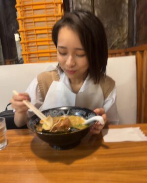 Hinata Sato Instagram - ・
・
久しぶりに来たけど最高すぎ^ _ ̫ _ ^ ♡

ハンカチをエプロンみたいに
しようとしてたら……

店員さんが紙エプロン持ってきてくれて
めちゃくちゃ優しかった🥺ｶﾝｼｬ

#久しぶり #金伝丸 
#食べかけ #味玉 
#食べてから #撮ってないことに気づいた 
#ラーメン #ラーメン女子 
#佐藤ひなた #ひな #06 #ひなdays