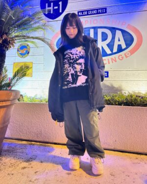 Hinata Sato Instagram - ・
・
時間忘れてめちゃくちゃ楽しんだ〜！✌🏻

このｽｳｪｯﾄ3月15日(金)発売のLIBERE REBEL✨

かっこよくて、色々合わせやすそうで
お気に入り✨

#PR #zozotown #限定アイテム 
@LIBERE_OFFICIAL さん
#libererebel #libere #リベーレ 
#初 #大慶園 ❤︎
#佐藤ひなた #ひな #06