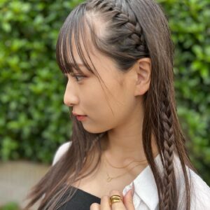 Hinata Sato Instagram - ・
・
ﾍｱｱﾚﾝｼﾞして、お洋服も夏っぽく🌻
髪の毛ｶﾅﾘ伸びたでしょー🐰
めっちゃ綺麗な紫陽花も発見✨

最近、お水もｵｯｹｰでつけっぱなしできるｱｸｾ見つけたの!!
ｼﾝﾌﾟﾙで重ねづけもお気に入り♡

気温差と熱中症に気をつけようね🐱

@thelimely #LIMELY #ライムリー
#肌に優しいアクセサリー #つけっぱなし
#金属アレルギー対応 #316l #サージカルステンレス
#ちょっとしたプレゼント にもｵｽｽﾒ🎁
#ヘアアレンジ 
#佐藤ひなた #ひな #06 #ひなdays