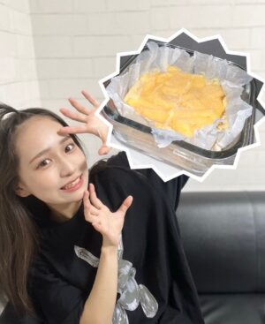 Hinata Sato Instagram - ・
・
こないだ作った低㌍ｹｰｷ☺︎︎︎︎

これの上にｺｺｱﾊﾟｳﾀﾞｰかけてもおいしい( •̀֊•́ )

ちなみにｲﾝｽﾀで見つけたレシピを使ったよ〜

お菓子作るのも食べるのも好き♡
なのに色々気になるお年頃( •᷄⌓•᷅ )੨੨

#お菓子作り #お菓子 #ケーキ #スイーツ 
#低糖質 #低カロリー #甘いもの大好き 
#佐藤ひなた #ひな #06 #ひなdays