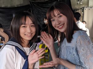 Hinata Sato Instagram - ・
・
『インターホンが鳴るとき』で
土村芳さん演じる結花の中学生と高校生時代を
やらせていただいています❕♡

芳さんはずっとかわいくて
休憩中優しく話しかけてくださって🥺
緊張してたけどほぐれちゃいました💓

実は2021年に放送されたドラマでも
共演させていただいてました😳💗
その時一緒のシーンは少しだったけど、
今回ご一緒できて嬉しかったです🐰

次回は『イン鳴る』 最終回💻
是非是非、ご覧ください✨

#PR 
#インターホンが鳴るとき 
#イン鳴る #インナル 
#土村芳 さん #結花 役
#ドラマ化 
#原作 #りお 先生 
#漫画 #瀬畑純 先生 
#dramaaddict 
#佐藤ひなた #ひな #06 #ひなbiz