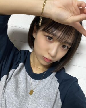 Hinata Sato Instagram - ・
・
久しぶりのラグランT！

今までシルバーのアクセサリーが多かったけど

ゴールド完全にハマったᐠ( ᑒ )ᐟ

@thelimely #LIMELY #ライムリー 
#肌に優しいアクセサリー #つけっぱなし
#金属アレルギー対応 #316l #サージカルステンレス 
#ちょっとしたプレゼント にも♡
#シルバー #ゴールド 
#佐藤ひなた #ひな #06 #ひなdays