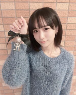 Hinata Sato Instagram - ・
・
🎂12月生まれのみなさま
お誕生日おめでとうございますっ！♡

みなさまにとって素敵な1年になりますように🕊

みなさん、体調は如何ですか？
TikTokのコメントでも熱でちゃったりしてる方もいて💦
朝と夜すごく寒いし、色々流行ってるみたいなのでお互い気をつけて過ごしましょ🐰

今年もあと１ヶ月で終わりか…早いなぁ(՞ . .՞)"

最近お姉ちゃんが遅れちゃったけどってお誕生日プレゼントに
かわいいイニシャルバックチャーム
をプレゼントしてくれたの！！👧🏻💗
かわいすぎてずっと付けてたい…

ではまたね🐰

#お誕生日 #Happybirthday
#あと #１ヶ月 #師走
#お姉ちゃん #お誕生日 #プレゼント 
#MaisondeFLEUR さん 
#佐藤ひなた #ひな #06 #ひなdays
