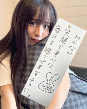 Hinata Sato Instagram - ・
・
すべりこみｾｰﾌ💦💦

今日は  七夕 🎋✨

ひなも短冊書いたよ！

みんなは何をお願いした？🤔‪🎋‬

#七夕 #短冊 #織姫 #彦星 
#佐藤ひなた #ひな #06 #ひなdays