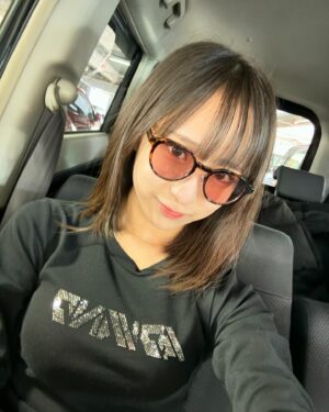 Hinata Sato Instagram - ・
・
新しいサングラスをお迎えしたの🤓
(インスタでは初めまして🫣)

室内でも使えるのを探してたんだー

ままがめちゃくちゃ似合う！って何回も言ってくれて
テンションめちゃくちゃあがってた😸💗

#サングラス #べっ甲 
#佐藤ひなた #ひな #06 #ひなdays