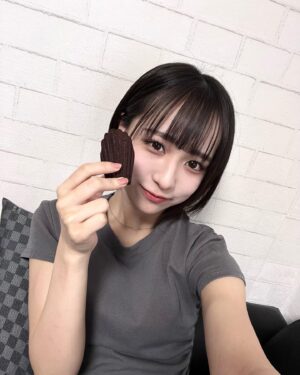 Hinata Sato Instagram - ・
・
🎂10月生まれのみなさま
お誕生日おめでとうございますっ！♡

みなさまにとって素敵な1年になりますように🕊

『  ココアマドレーヌ 』
作った時の写真だよ~꒰( ˙ᵕ‎˙ )꒱

甘いもの大好きですぐ食べたくなっちゃうから
ｶﾛﾘｰ低めのを作ってるｮ 

この間､ｺｺｱﾊﾟｳﾀﾞｰと抹茶ﾊﾟｳﾀﾞｰときな粉を買ったからまた何か作りたいな(ˊ⸝⸝o̴̶̷ ̫ o̴̶̷⸝⸝ˋ)

#お誕生日 #Happybirthday 
#お菓子 #お菓子作り #手作り 
#ココア #マドレーヌ #抹茶 #きな粉 
#佐藤ひなた #ひな #06 #ひなdays