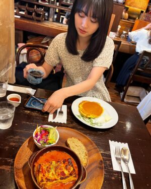 Hinata Sato Instagram - ・
・
久しぶりにだいすきなとこちゃんと♡

めちゃくちゃはしゃぎまくって満喫してきました🐰

このラザニアめちゃくちゃ美味しかったから
また食べたいな🙄

カフェのはしごしちゃった✨

#朝井瞳子 ちゃん #とこちゃん
#Cafe #Casa #香咲 #パンケーキ #ラザニア #カフェ活
#佐藤ひなた #ひな #06 #ひなdays